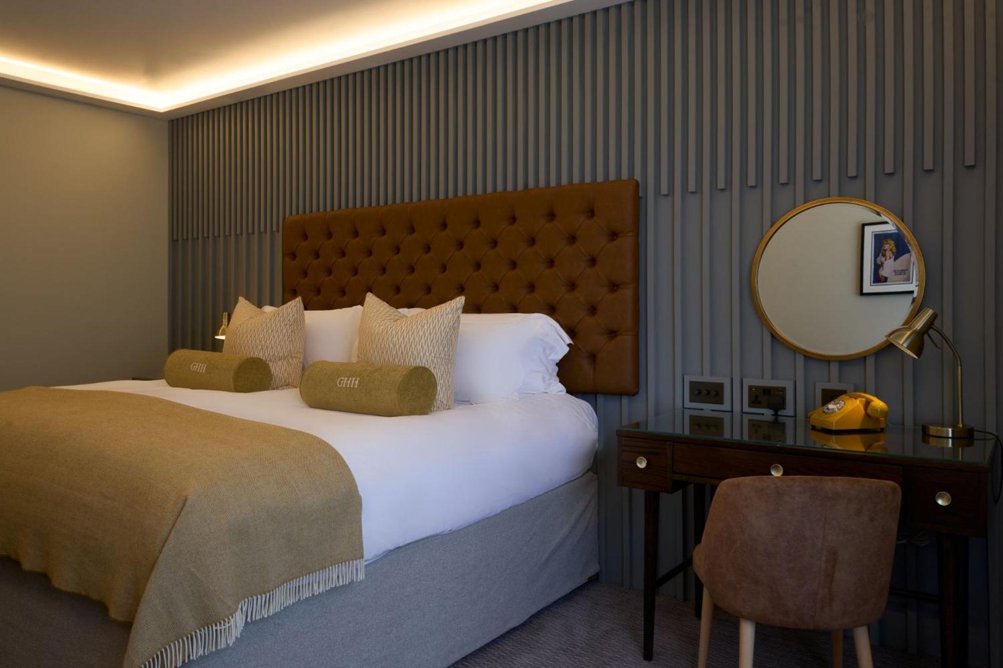 Double Room,1739412242:JPEG